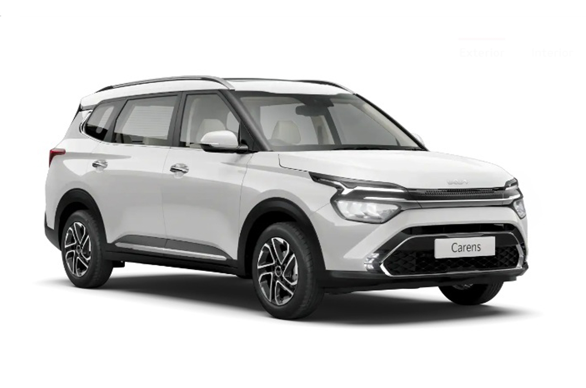 Kia Carens front quarter 